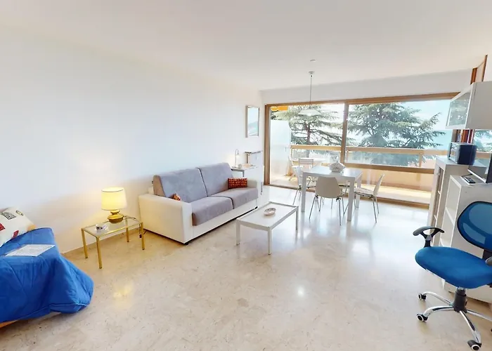 Appartement Joli Avec Terrasse Et Garage Privé à - Fr-1-196-296 *