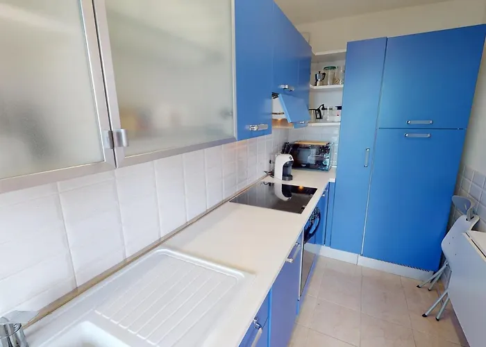 Joli Avec Terrasse Et Garage Privé à - Fr-1-196-296 *