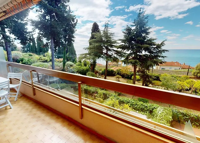 Joli Avec Terrasse Et Garage Privé à - Fr-1-196-296